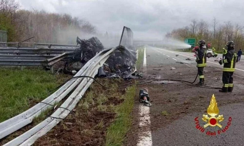 Ιταλία: Τραγικό δυστύχημα - Διαλύθηκε Ferrari με ταχύτητα 200 χλμ την ώρα - Με test DNA η αναγνώριση των δυο νεκρών